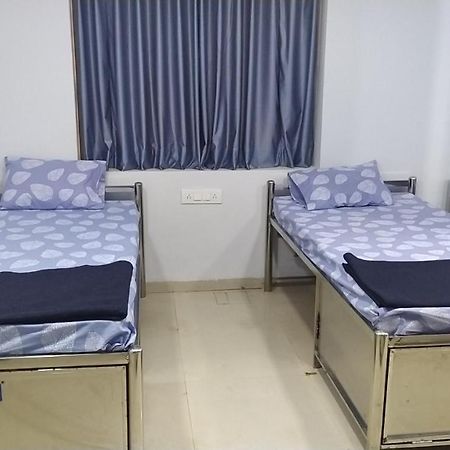 Shiv Sai Dormitory Vadodara Kültér fotó