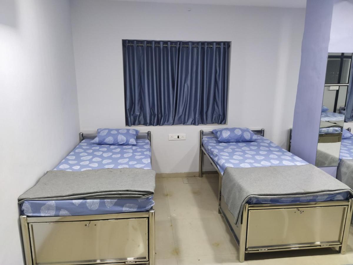 Shiv Sai Dormitory Vadodara Kültér fotó