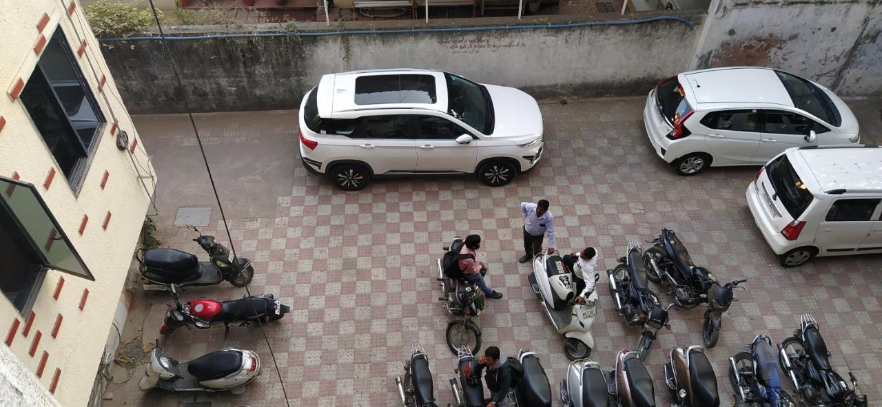 Shiv Sai Dormitory Vadodara Kültér fotó