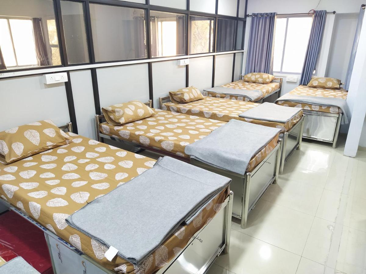 Shiv Sai Dormitory Vadodara Kültér fotó