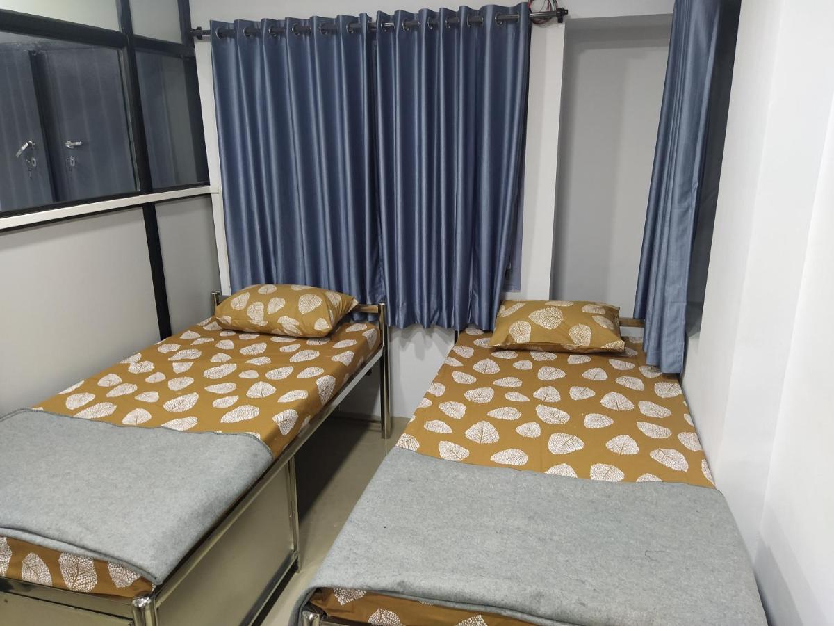 Shiv Sai Dormitory Vadodara Kültér fotó