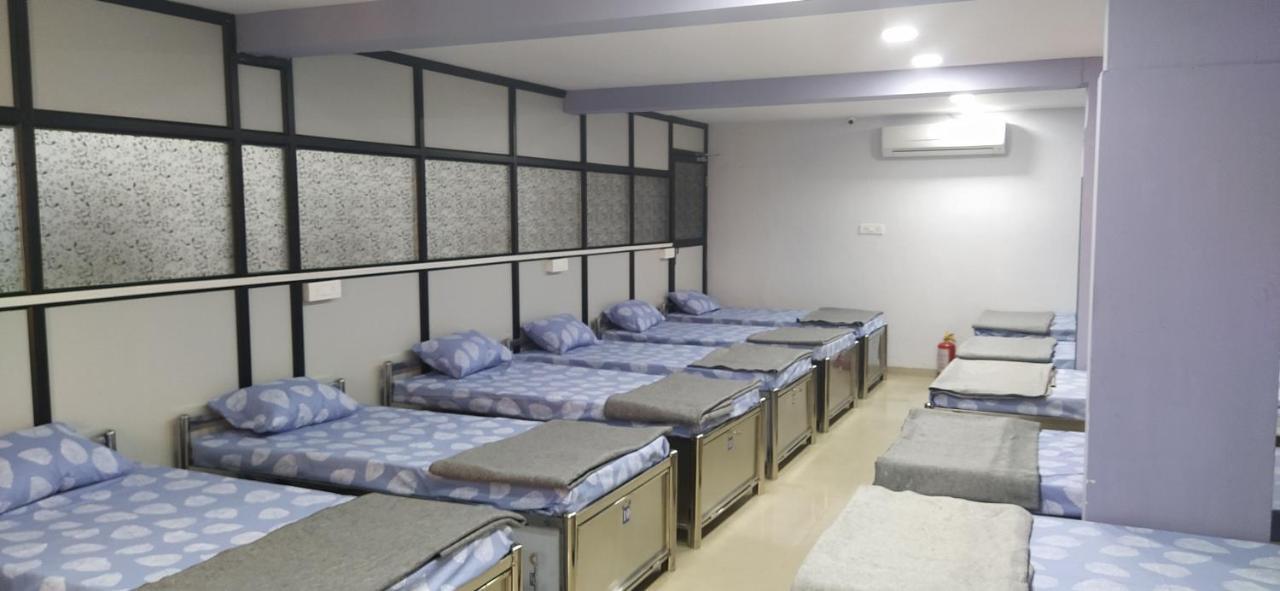 Shiv Sai Dormitory Vadodara Kültér fotó